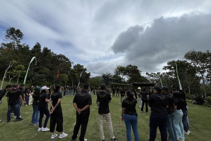 Team Building dan Trekking di Danau Buyan