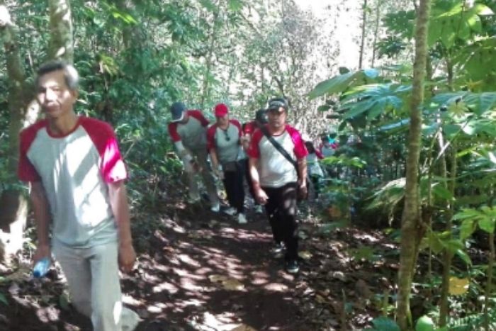 Team Building dan Trekking di Danau Buyan